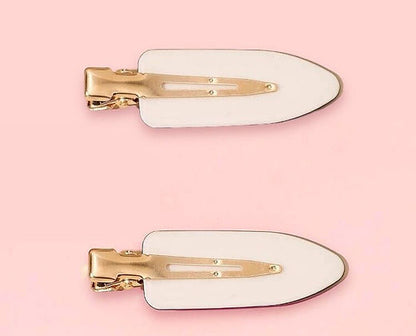 Dabble Doll creaseless clips for styling in white and gold metal double pack on pink background