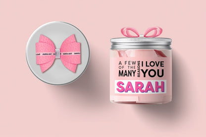 Personalized gift candle and pink bow for girls and women, ideal for special occasions